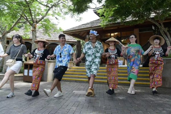 东方财通 12国海南旅游国际推荐官体验亚龙湾“热带天堂”